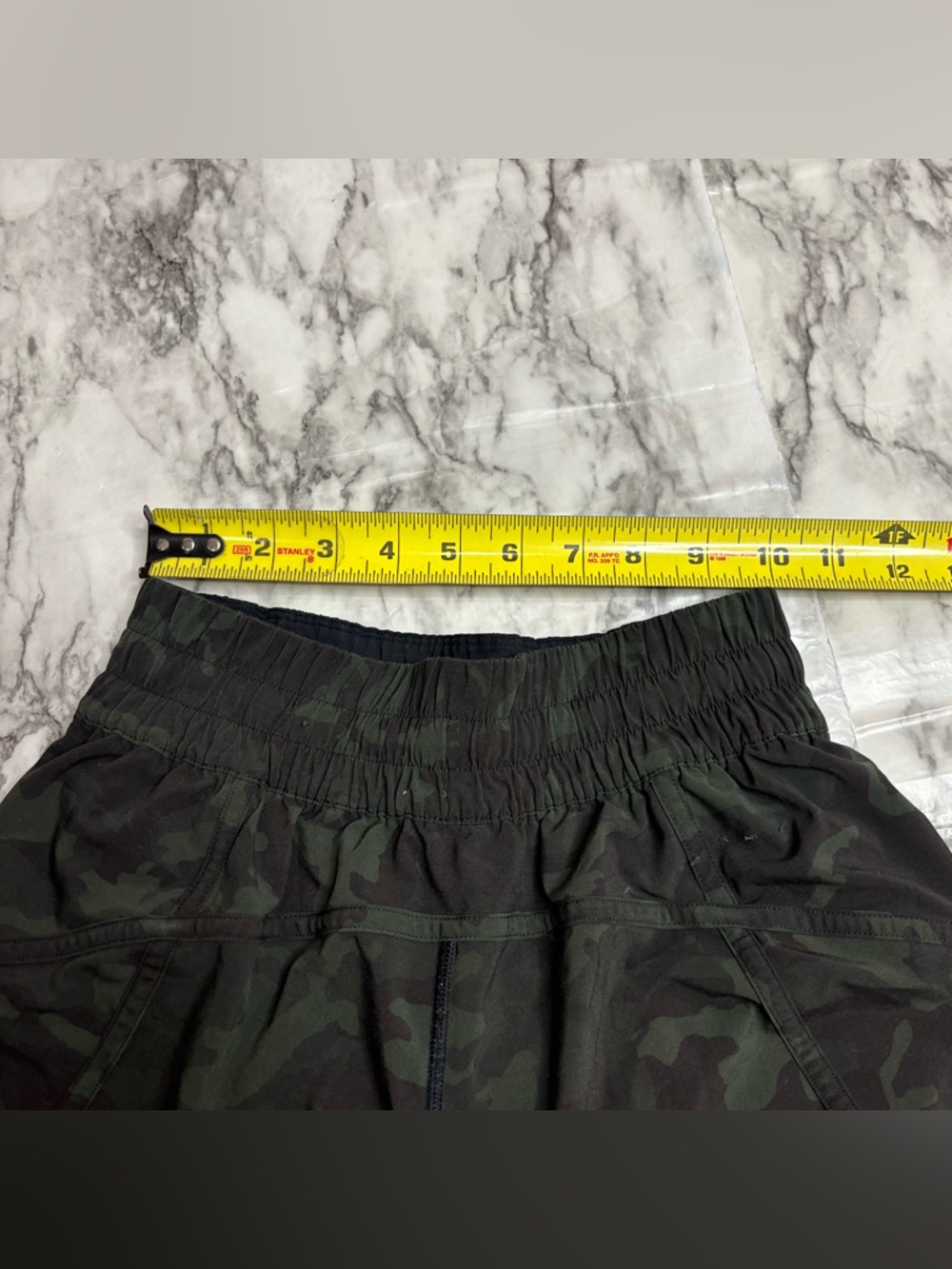 lululemon Green Camo Running Shorts size 4 athletic activewear - Picture 4 of 6